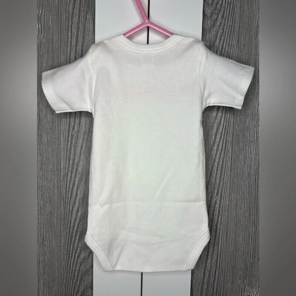 D14.12 NEW Hello Daddy Baby Onesie White Black Print 0-3M - Picture 3 of 4